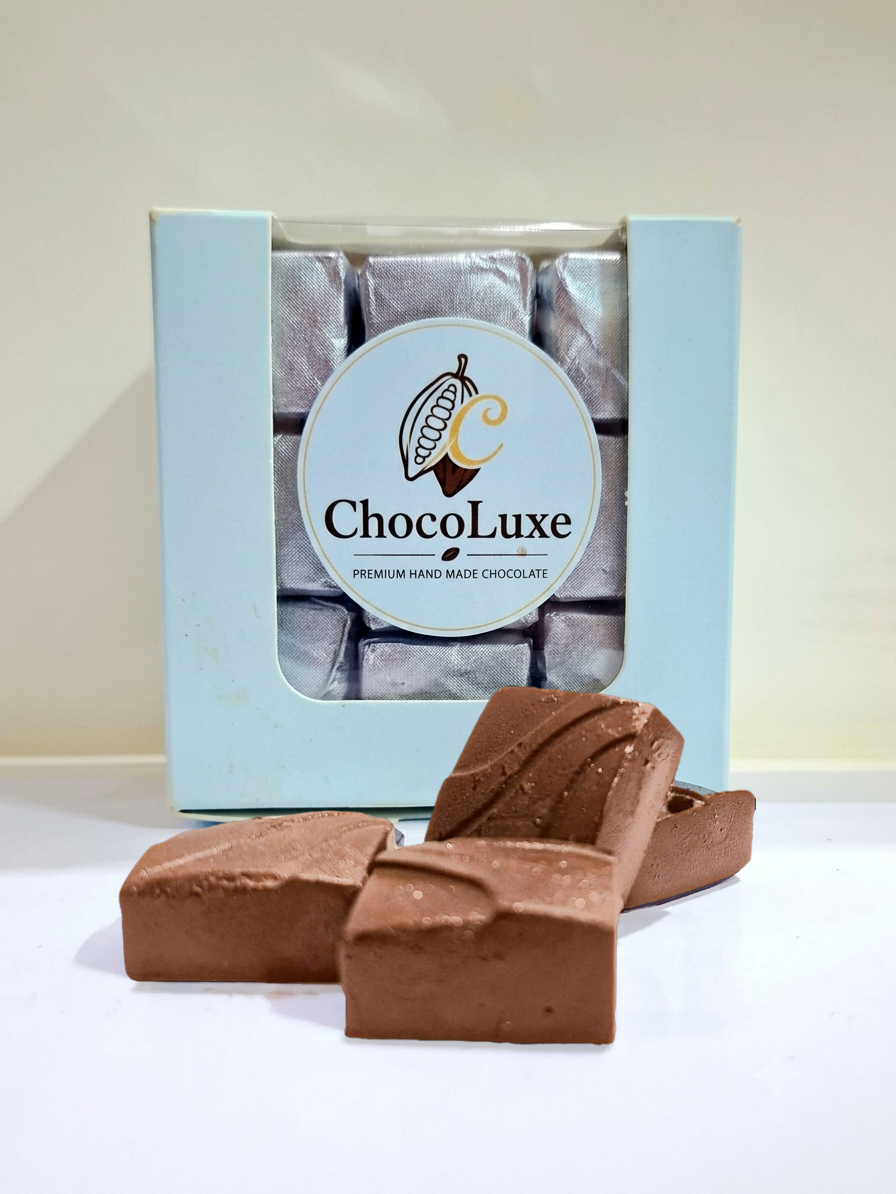 Milk chocolate pieces
